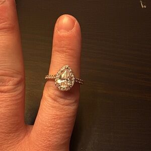 Elegant Gold Teardrop Ring